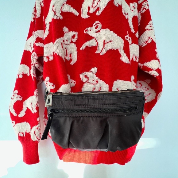 Lululemon Waist Bag Travel Sling Black Cross Body Chunky Metal Zip Front Pocket - Picture 6 of 9